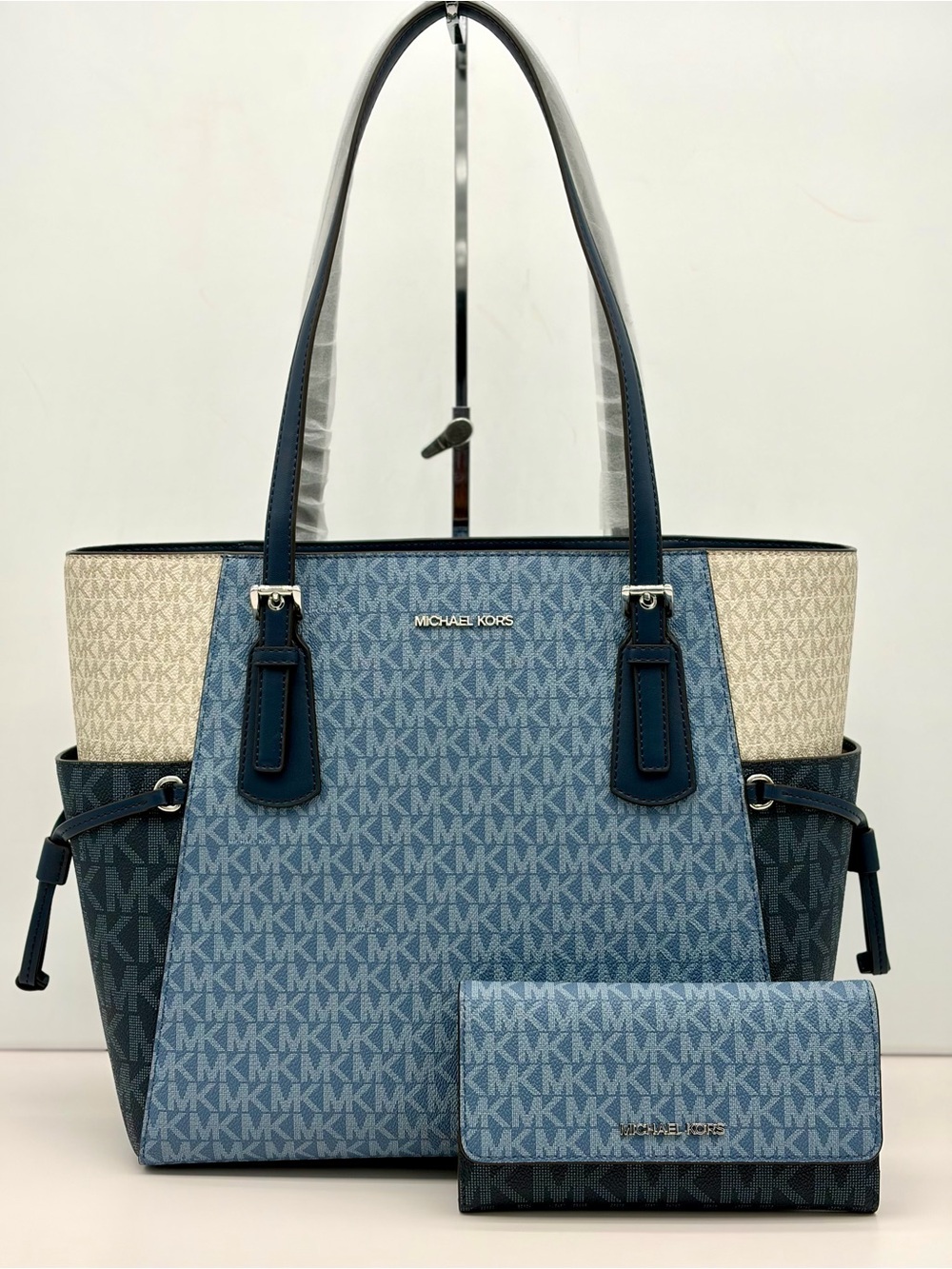 Michael Kors Voyager Color-Block Logo
Tote Shoulder Bag and Matching Wallet